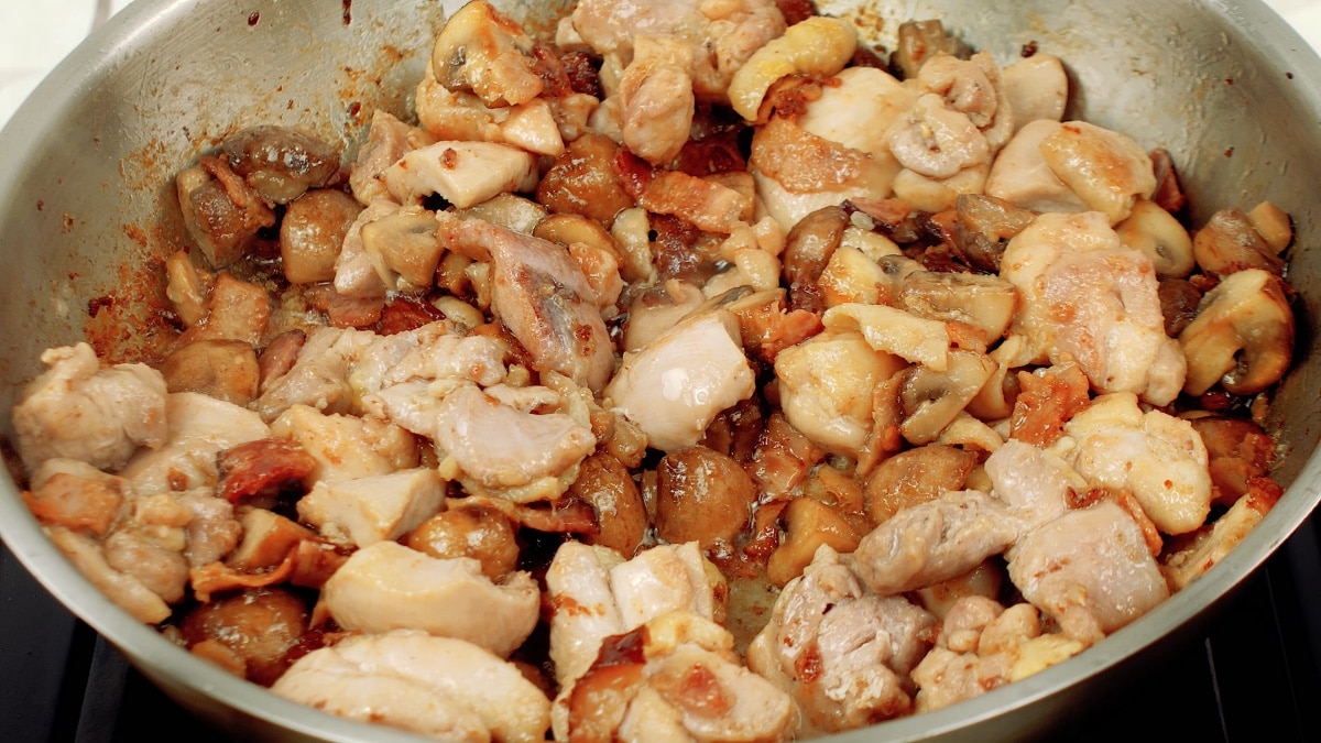 cooked chicken, mushrooms, and bacon