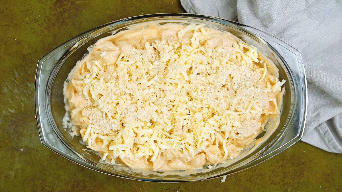 shredded cheese topping cheese and pasta casserole