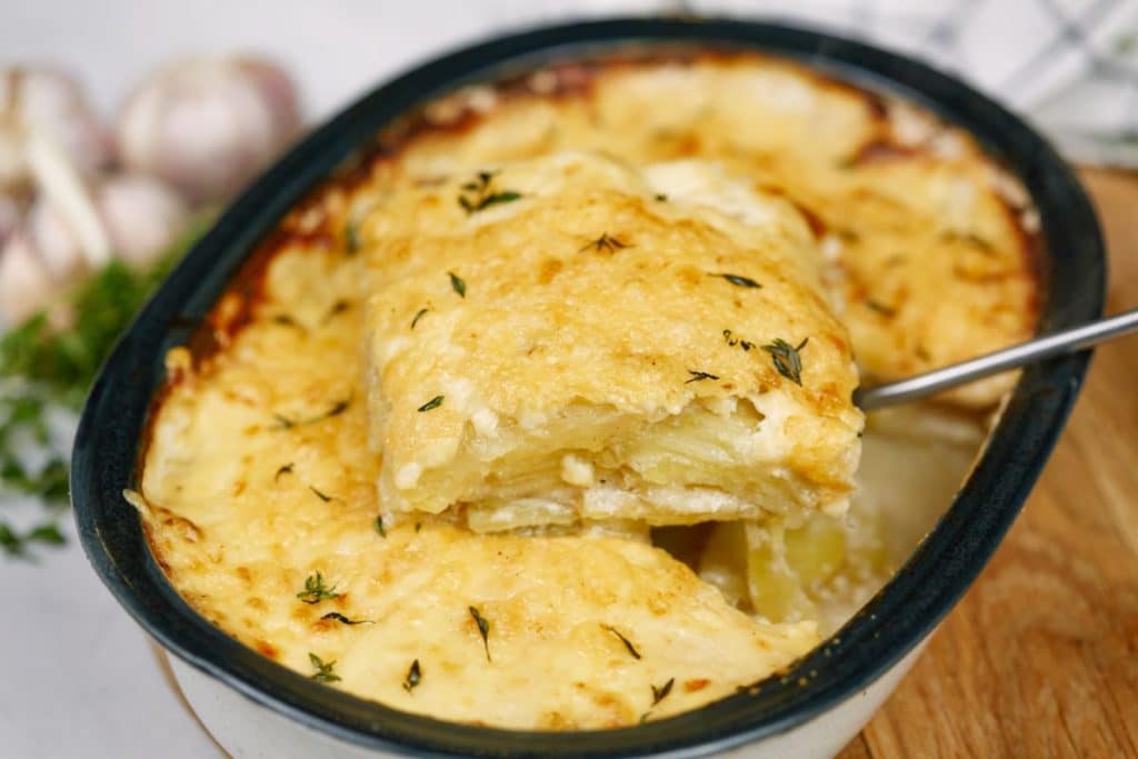 Creamy Au Gratin Potatoes - Casserole Recipes