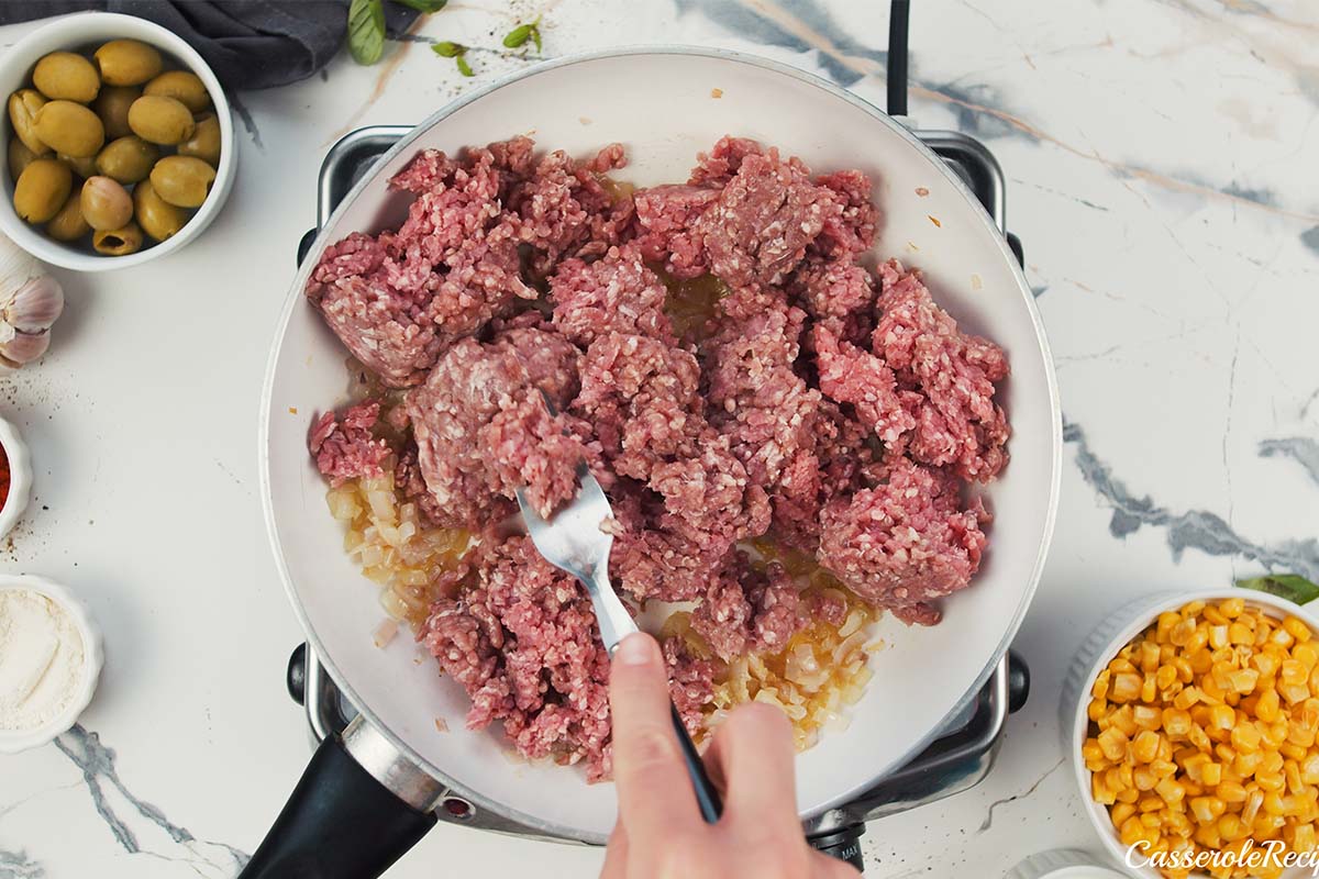 cooking meat to make pastel de chocolo corn and beef casserole